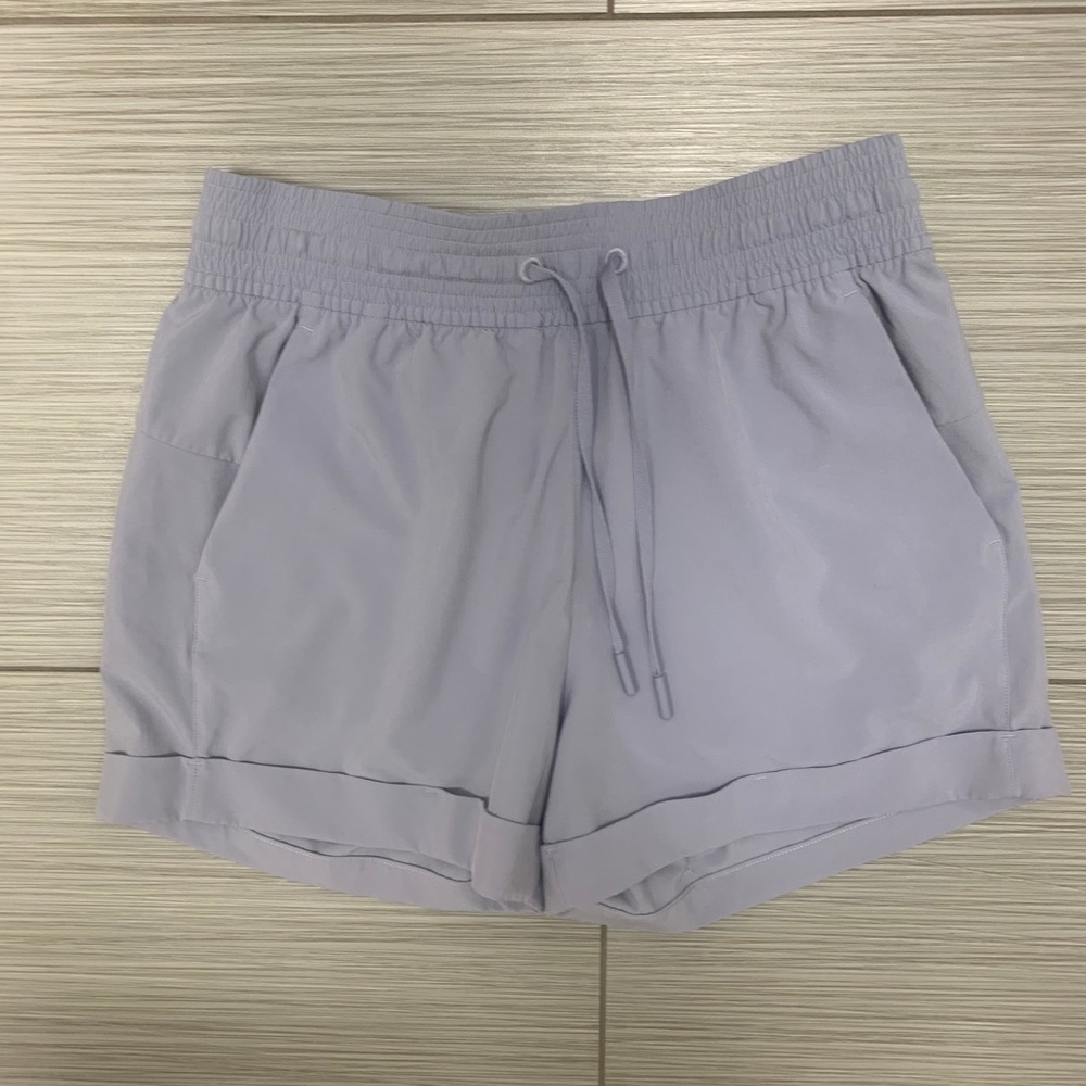 Lululemon Women’s Shorts Lavender Pre-owned